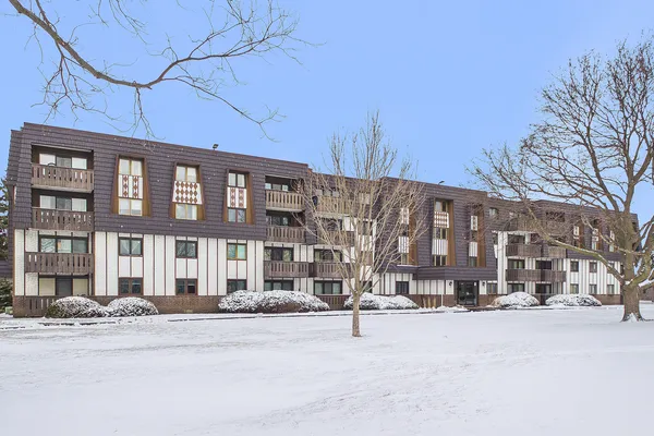 $255,000 | 13000 West Heiden Circle, Unit 3105, Lake Bluff, IL 60044