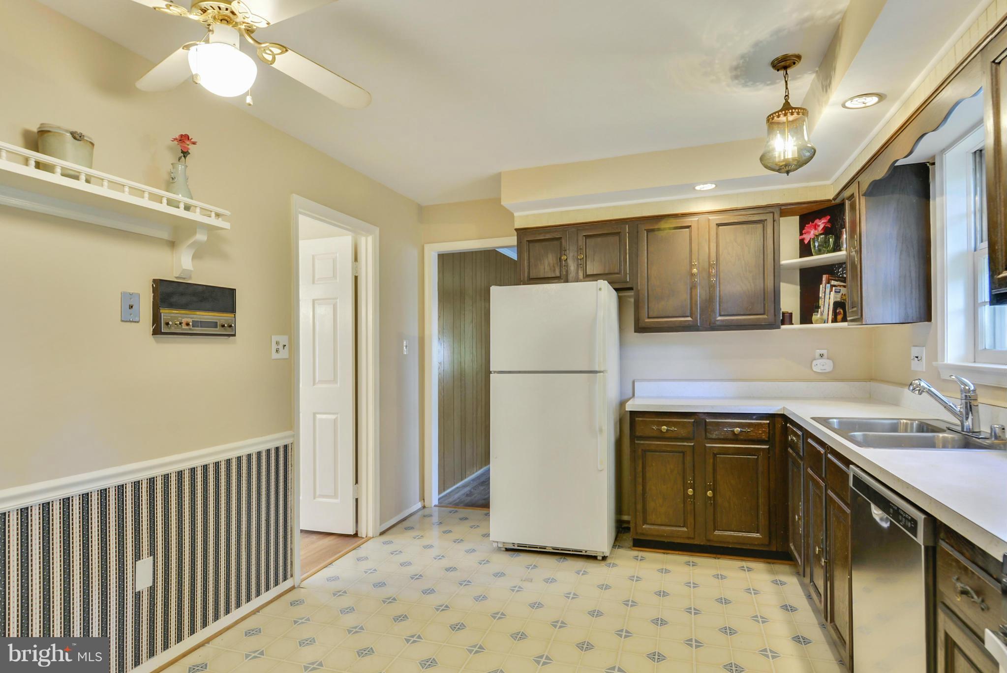 19436 Olney Mill Road Olney, MD 20832 - Photo 9 of 30 Kitchen