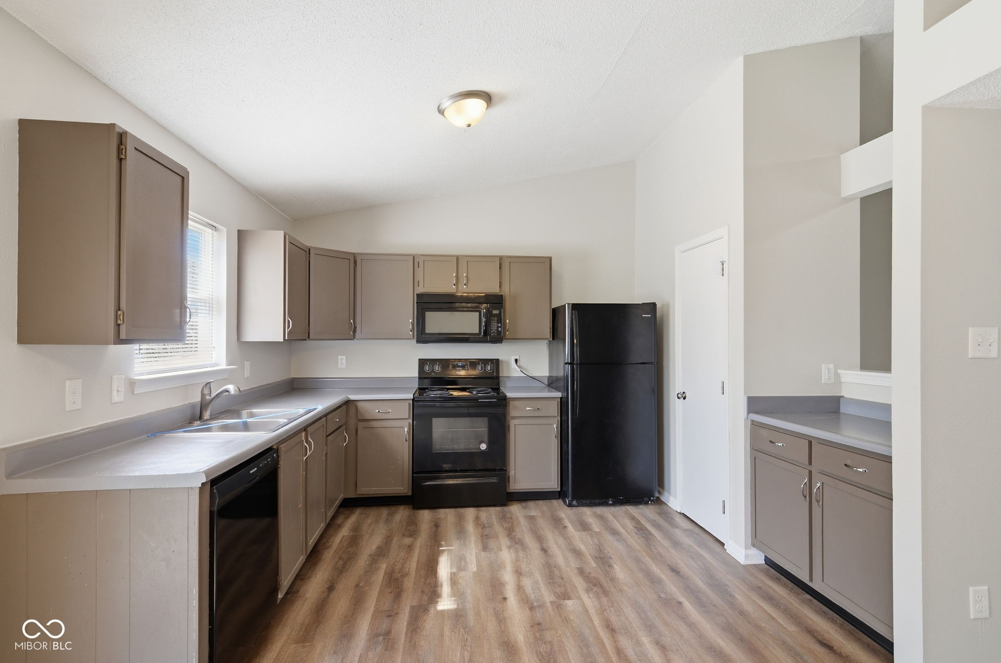 7433 Redcliff Road Indianapolis, IN 46256 - Photo 13 of 32