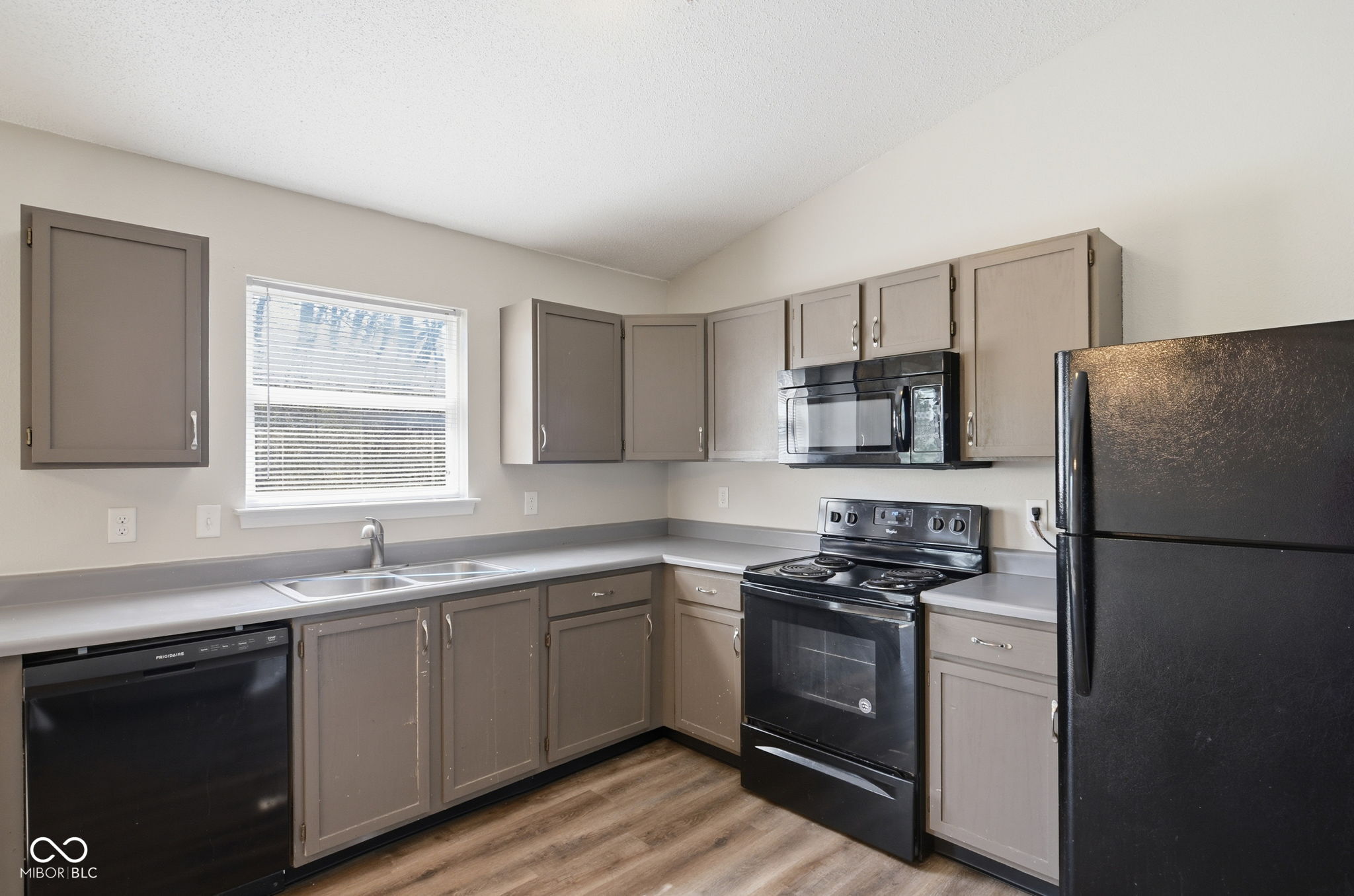 7433 Redcliff Road Indianapolis, IN 46256 - Photo 14 of 32