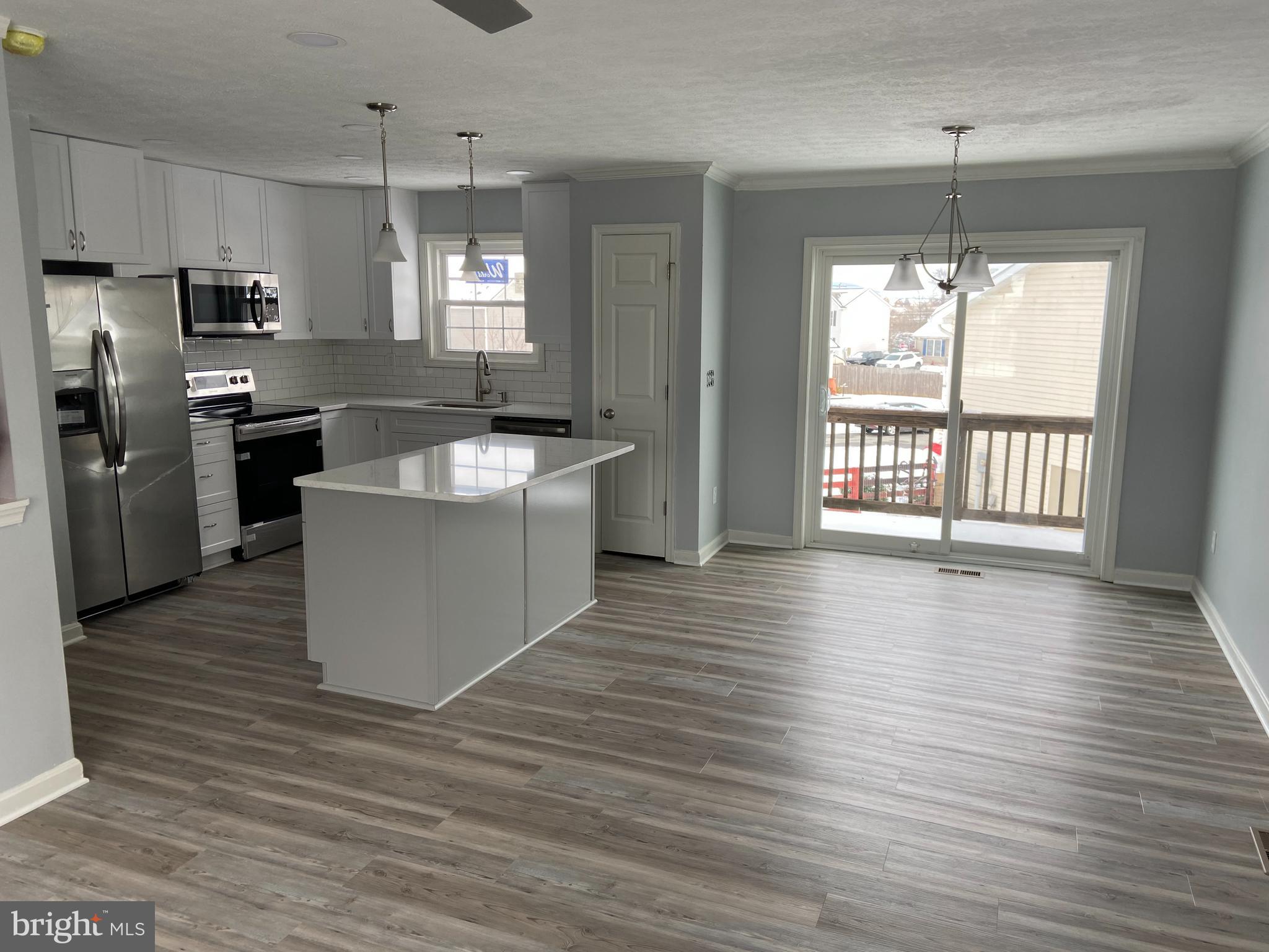 146 Robelei Drive Ranson, WV 25438 - Photo 5 of 35 Dinning /Breakfast bar
