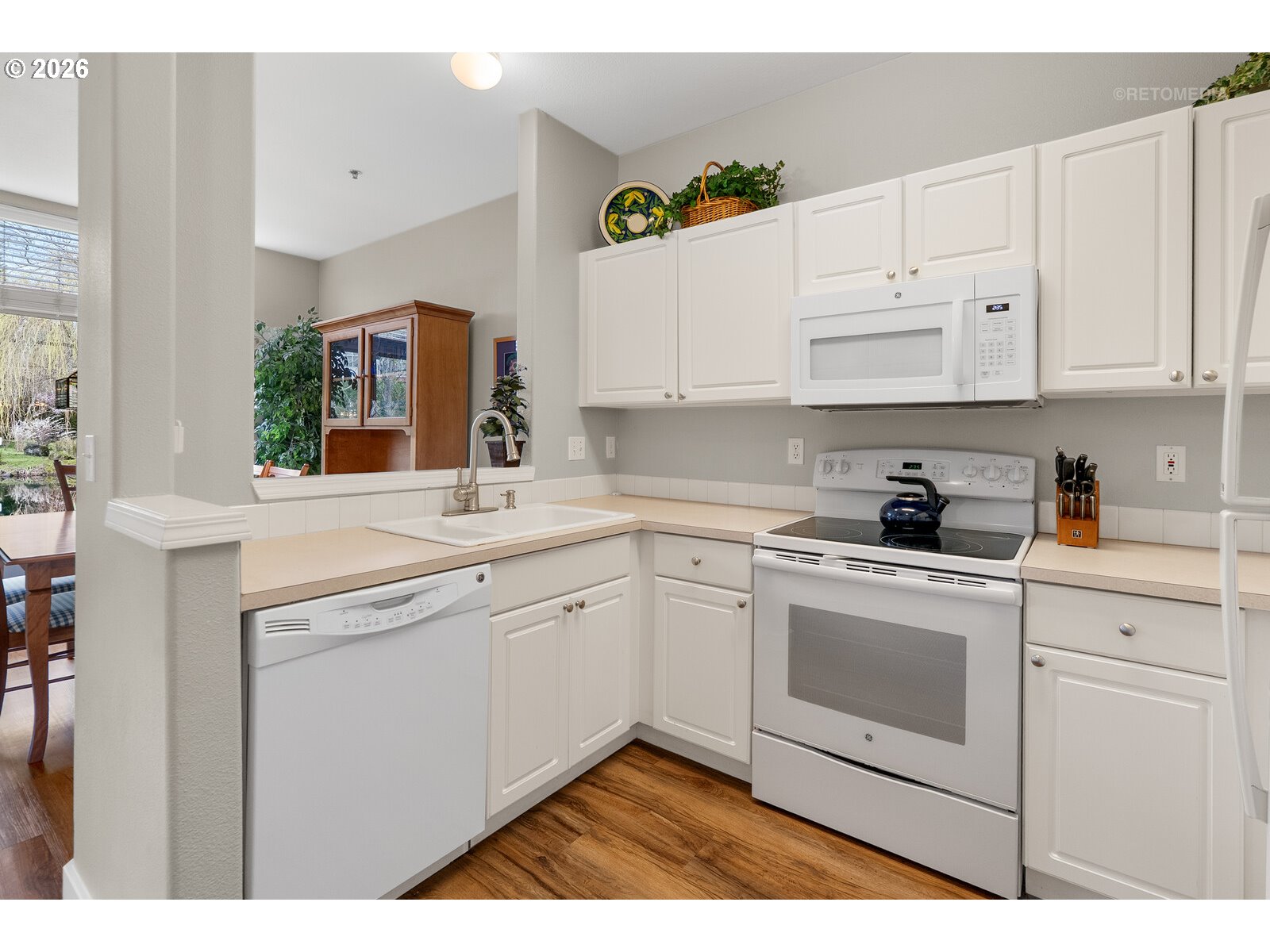 8325 Southwest Seneca Street Tualatin, OR 97062 - Photo 14 of 41