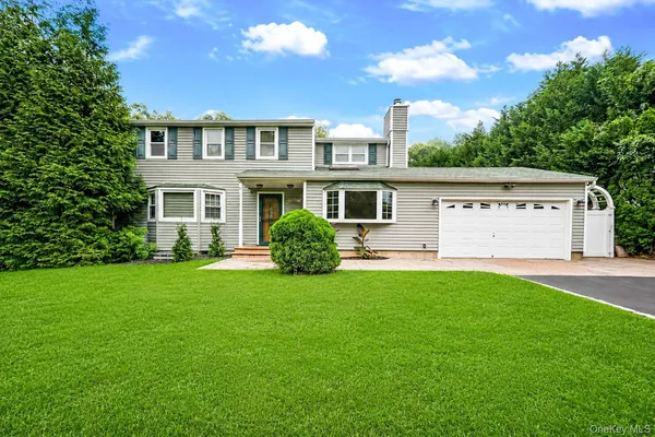 a view of a back yard of the house