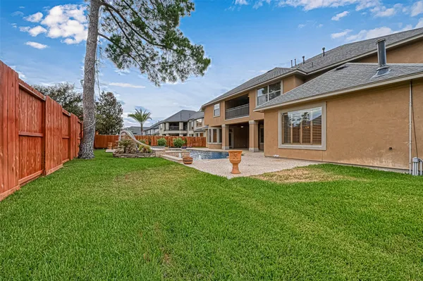 a view of a house with backyard and porch