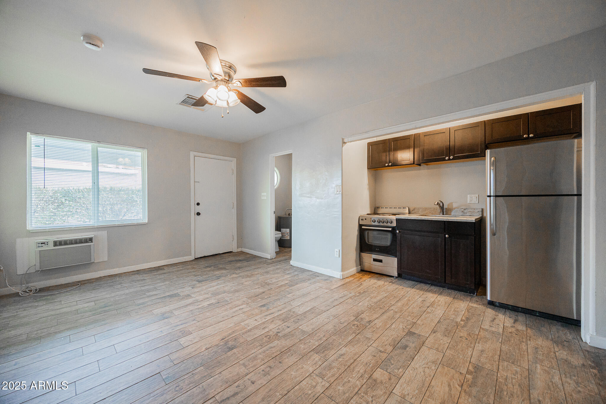 1505 East Harvard Street, Unit B Phoenix, AZ 85006 - Photo 7 of 10 B33A8173