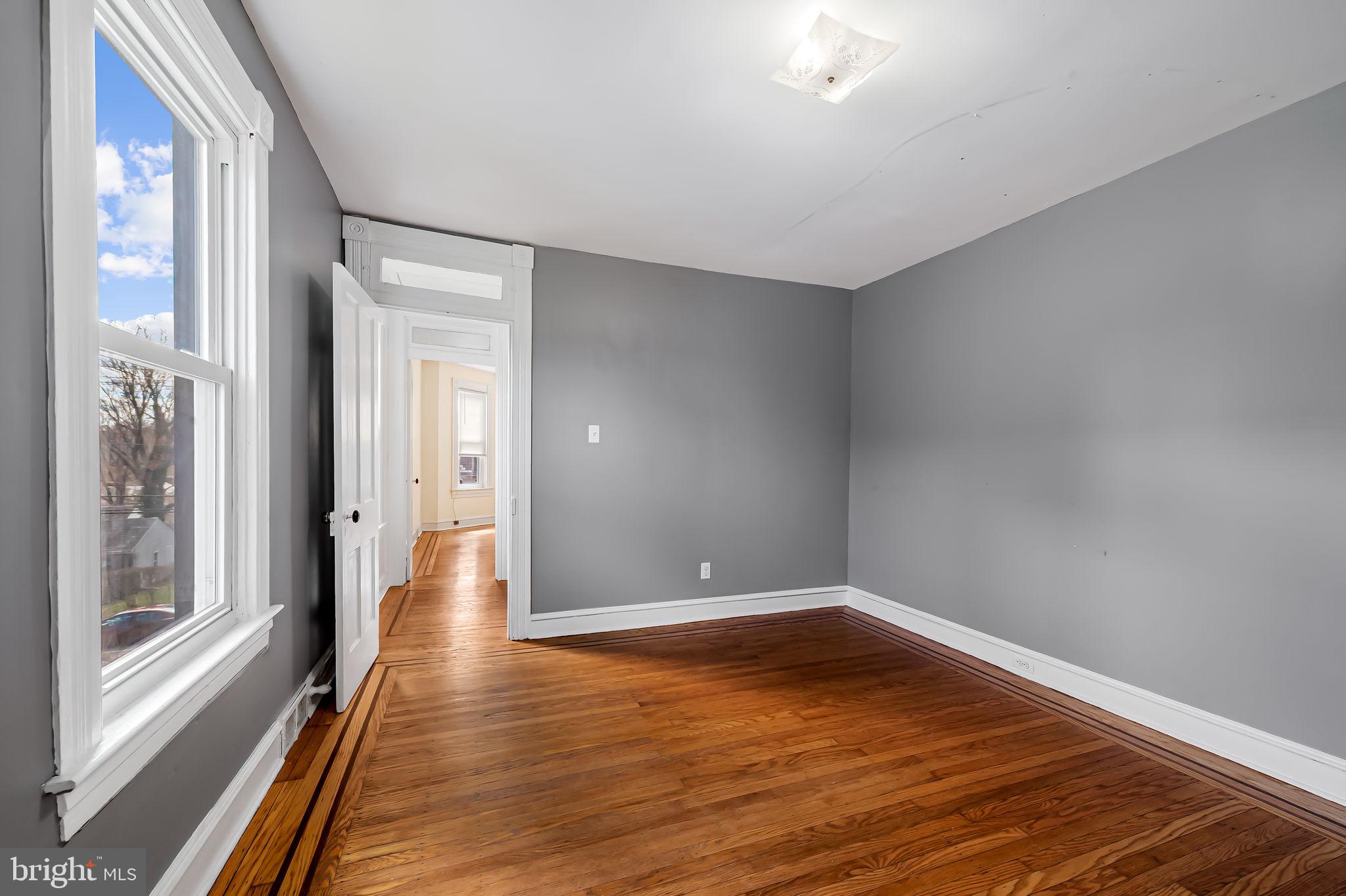 304 West Cold Spring Lane Baltimore, MD 21210 - Photo 21 of 34 Bright and airy room with charm.