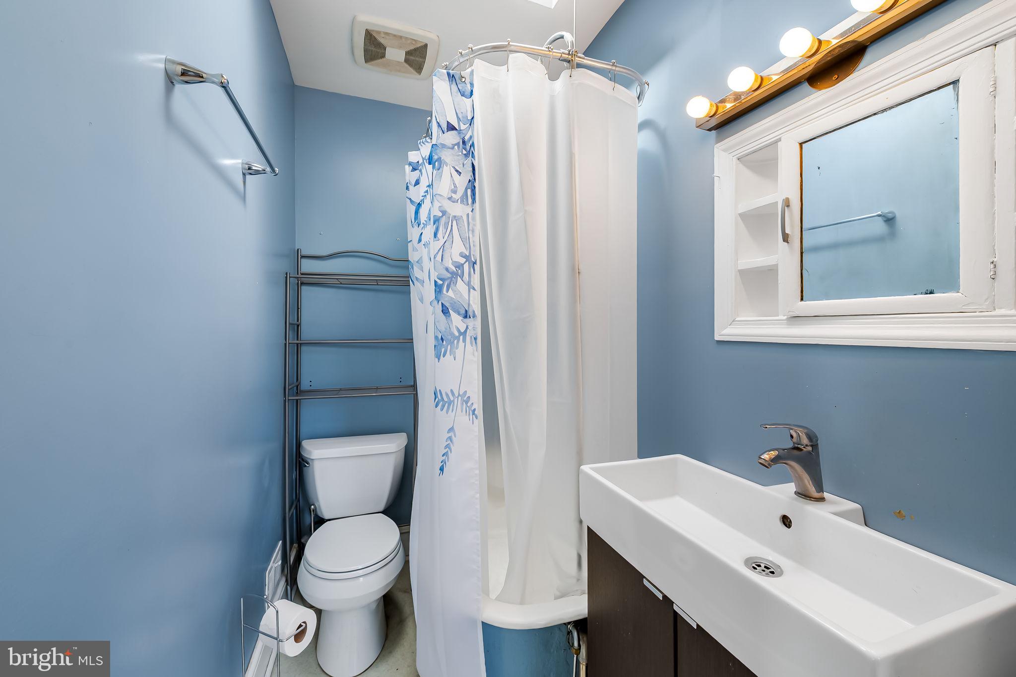 304 West Cold Spring Lane Baltimore, MD 21210 - Photo 26 of 34 Charming blue-hued bathroom retreat.
