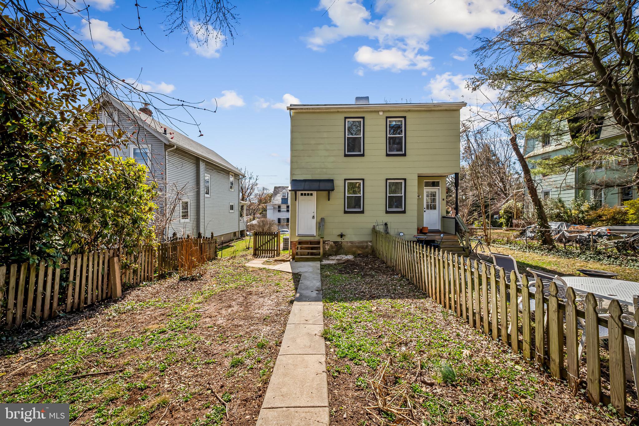 304 West Cold Spring Lane Baltimore, MD 21210 - Photo 30 of 34 Charming duplex with inviting yard.