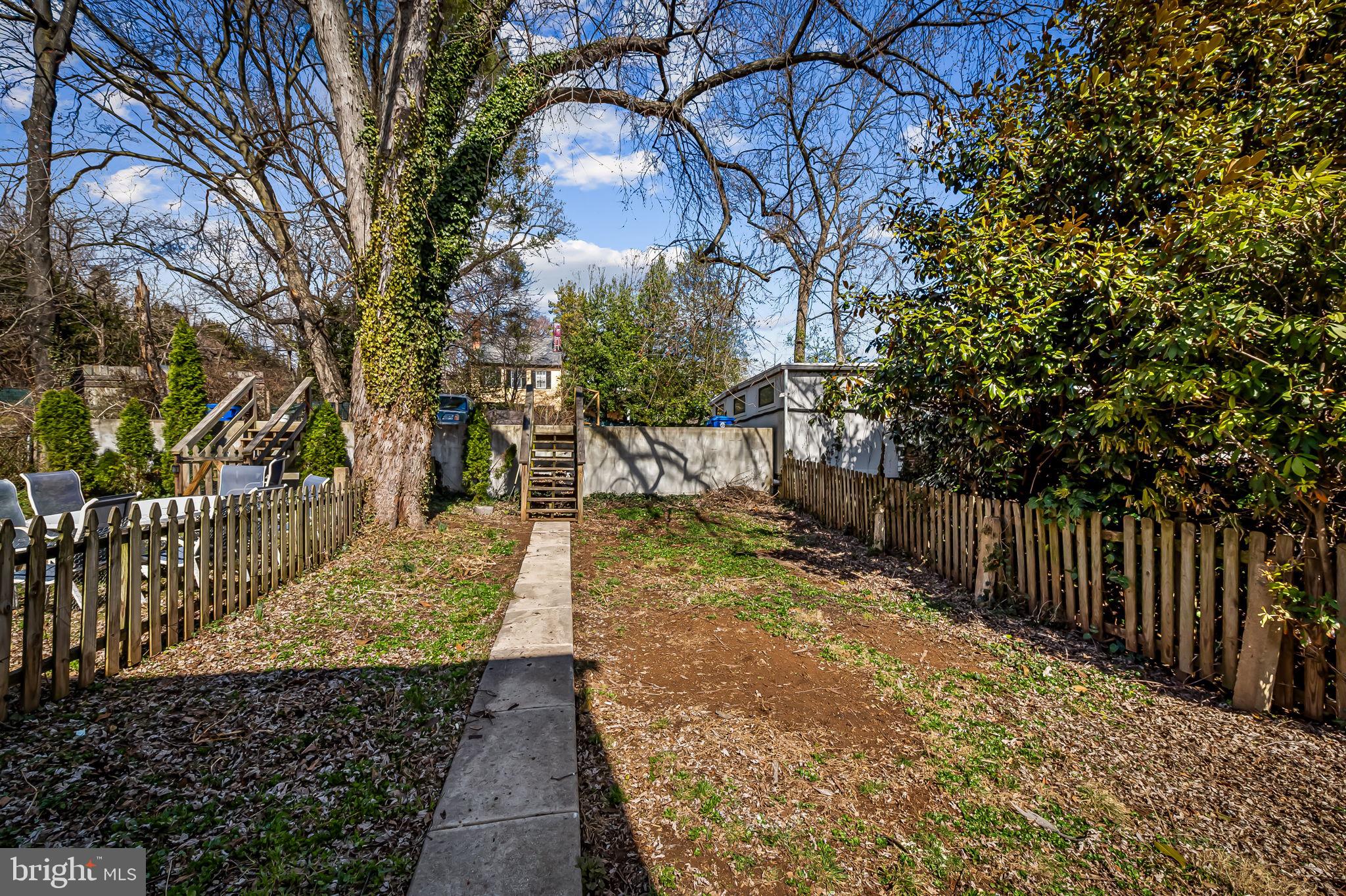 304 West Cold Spring Lane Baltimore, MD 21210 - Photo 31 of 34 Spacious backyard with endless potential.