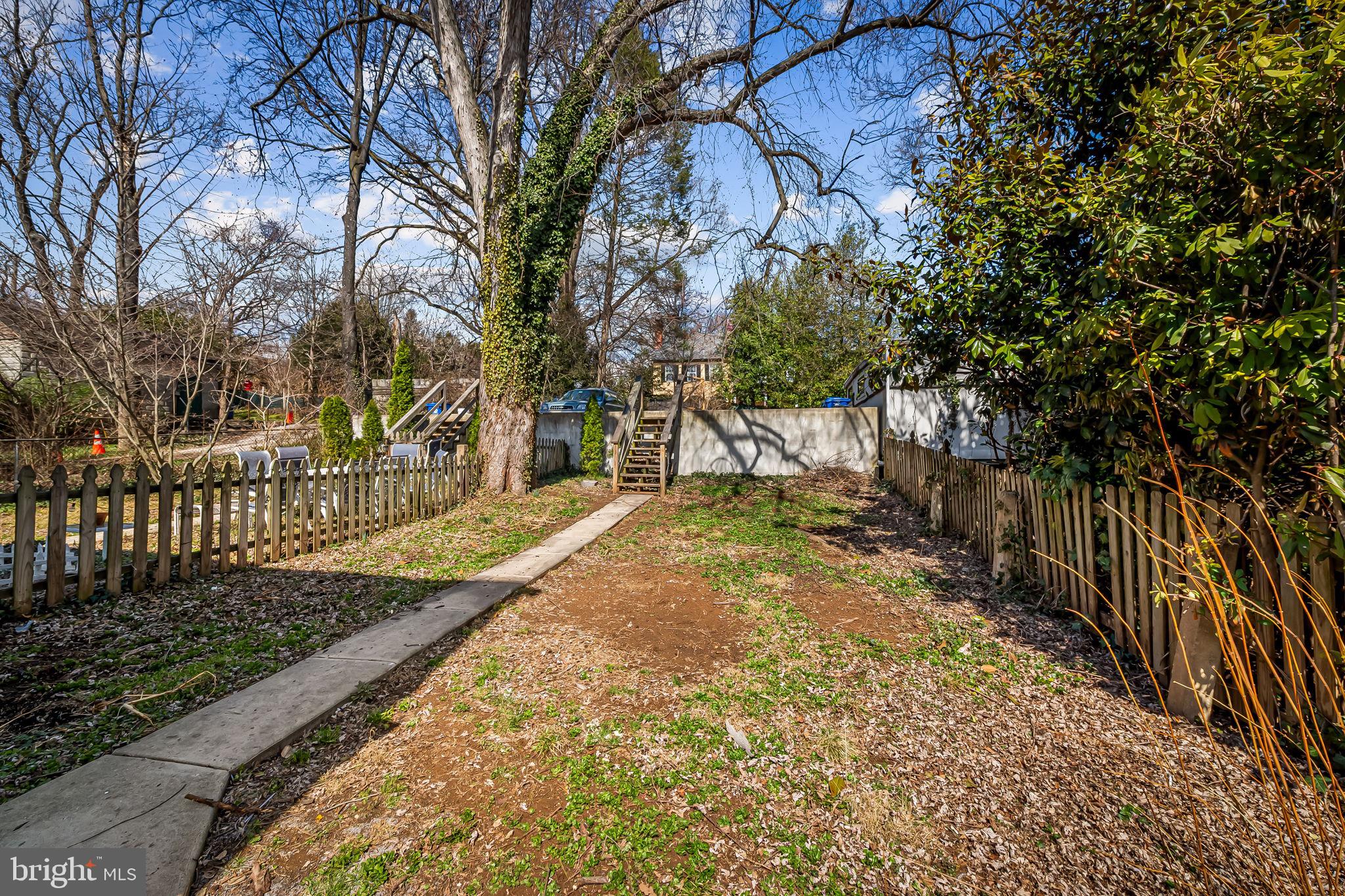 304 West Cold Spring Lane Baltimore, MD 21210 - Photo 32 of 34 Spacious yard with endless potential.