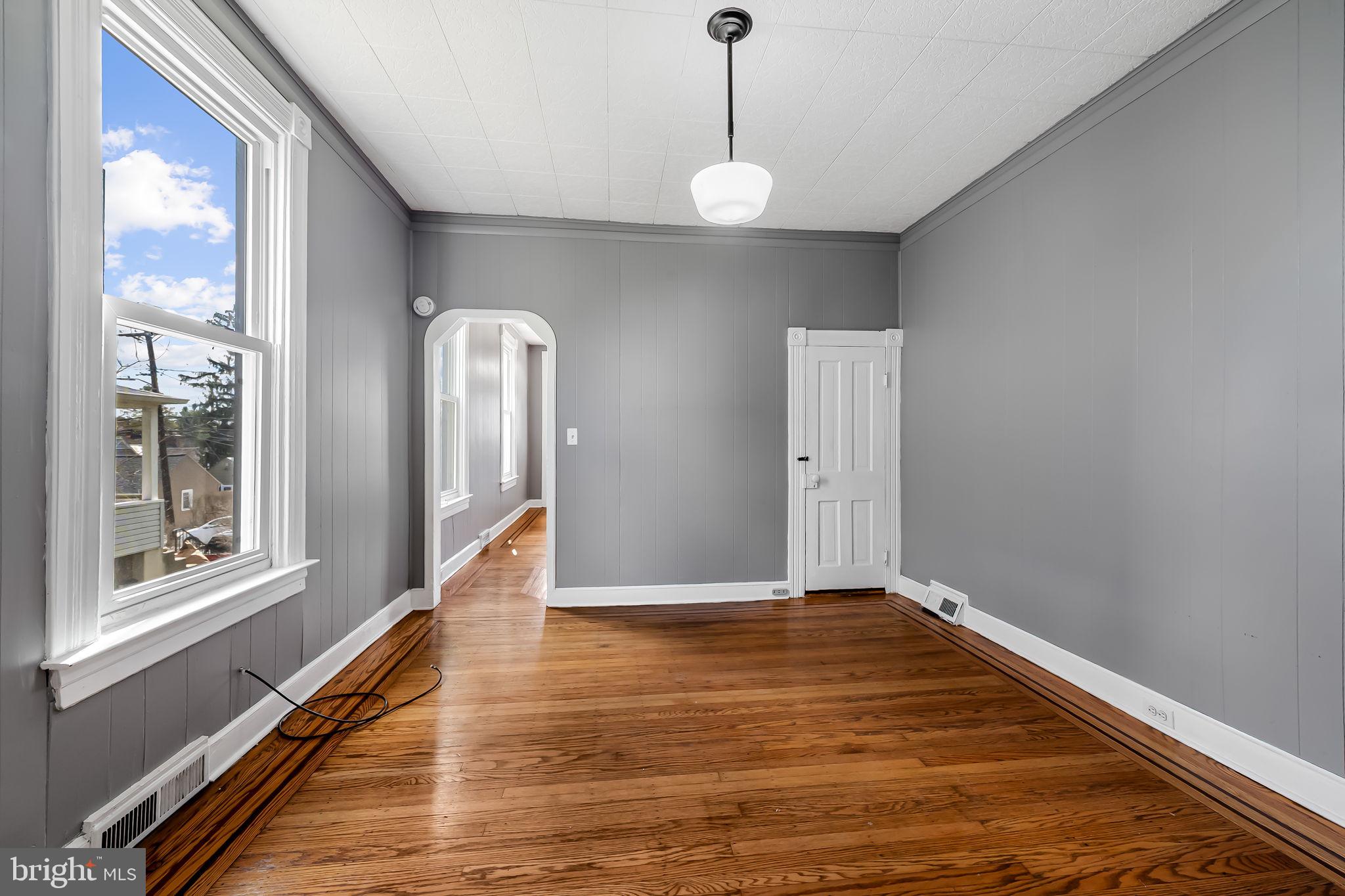 304 West Cold Spring Lane Baltimore, MD 21210 - Photo 7 of 34 Bright and airy space with charm.