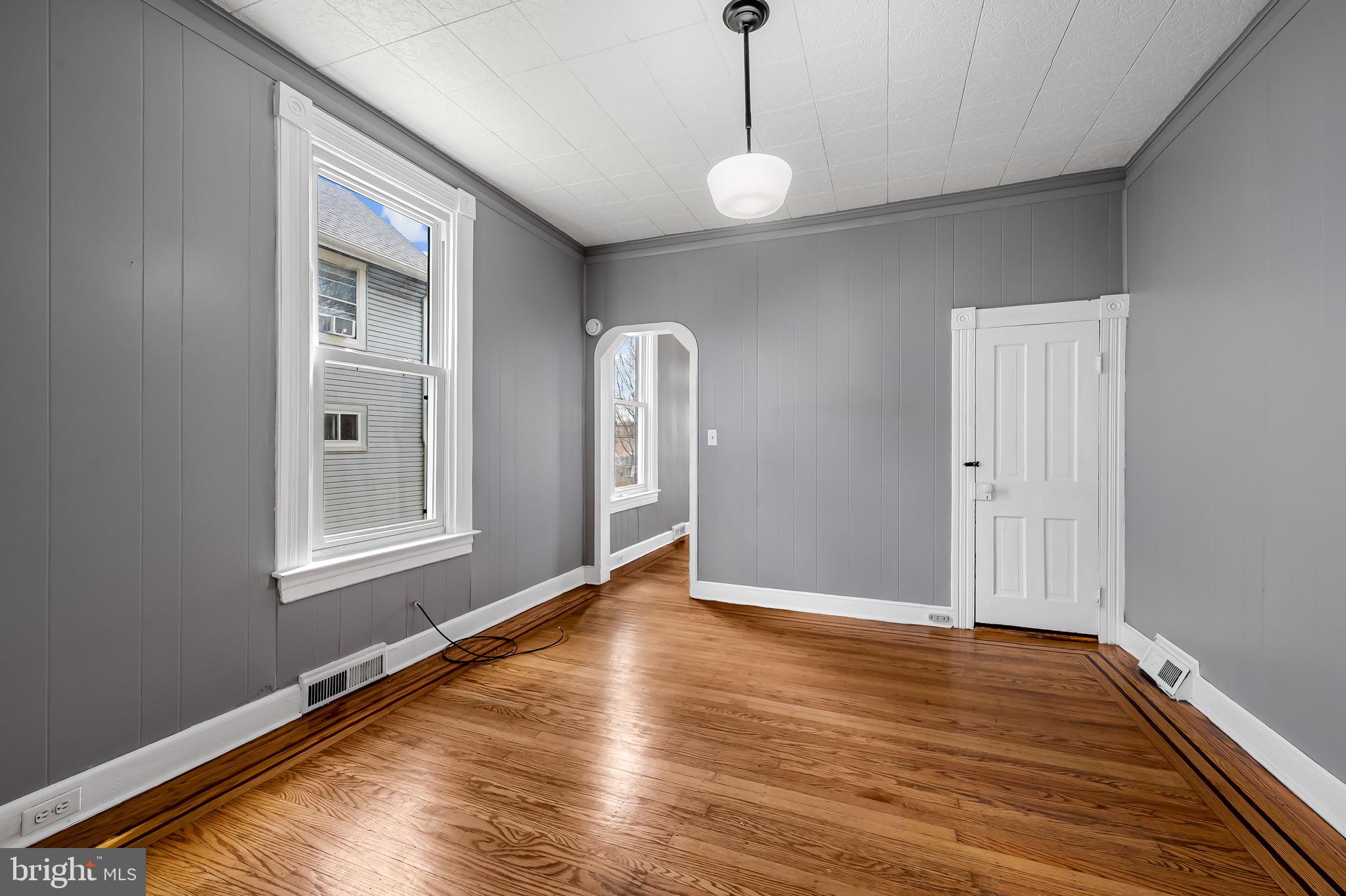304 West Cold Spring Lane Baltimore, MD 21210 - Photo 8 of 34 Bright and airy room with charm.