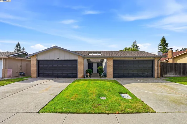 a view of a yard in front of a house