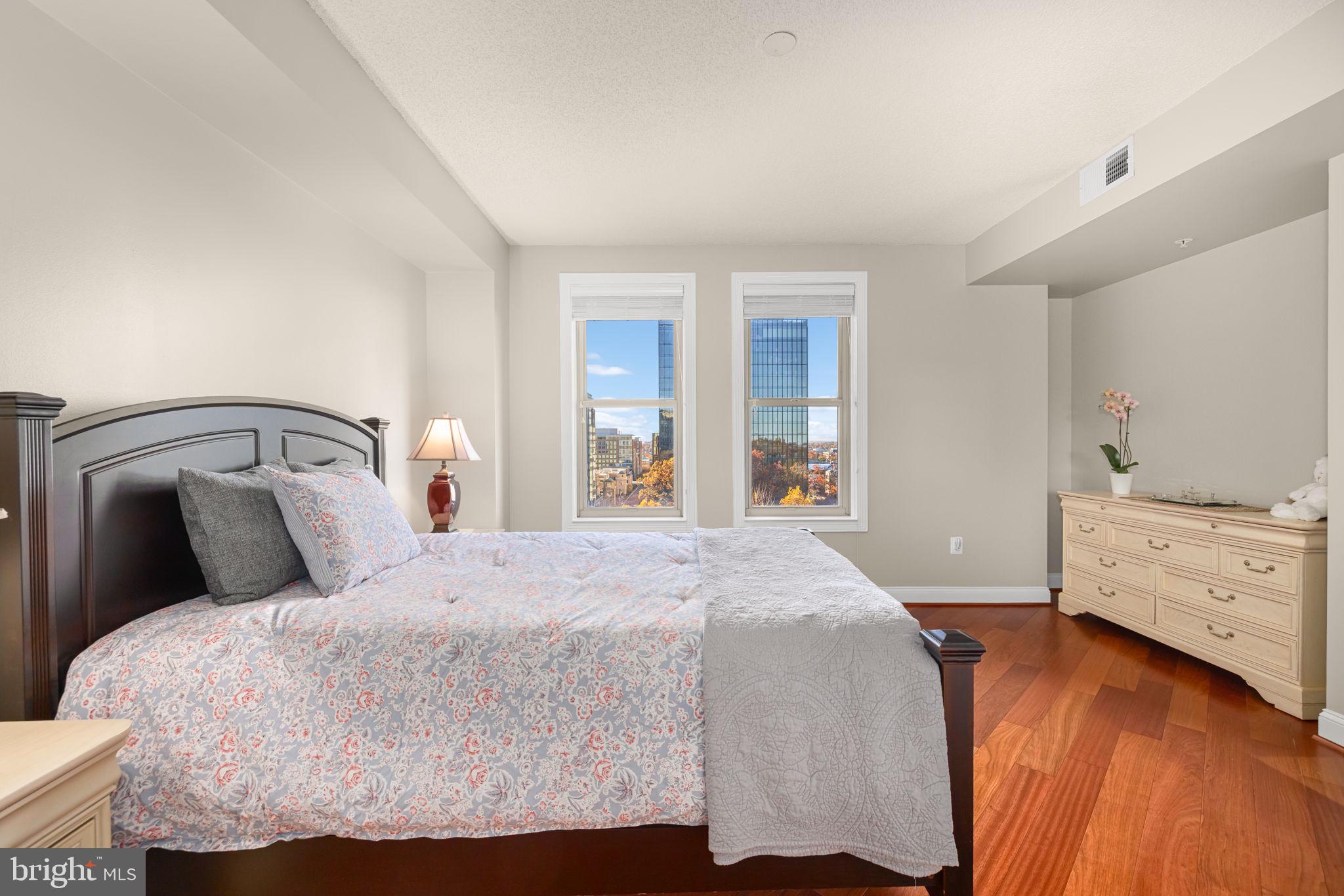 11776 Stratford House Place, Unit 907 Reston, VA 20190 - Photo 21 of 38 a bedroom with a bed and a window