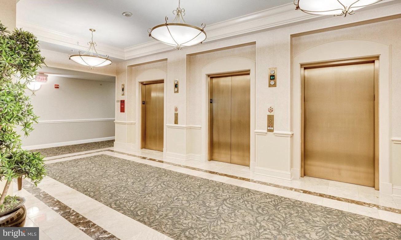 11776 Stratford House Place, Unit 907 Reston, VA 20190 - Photo 34 of 38 a view of an empty room with a bathroom