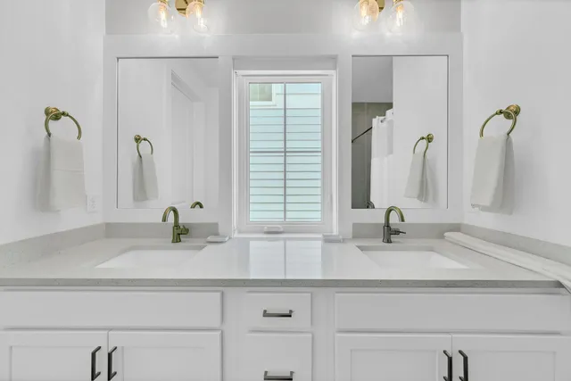 a bathroom with sink and a mirror