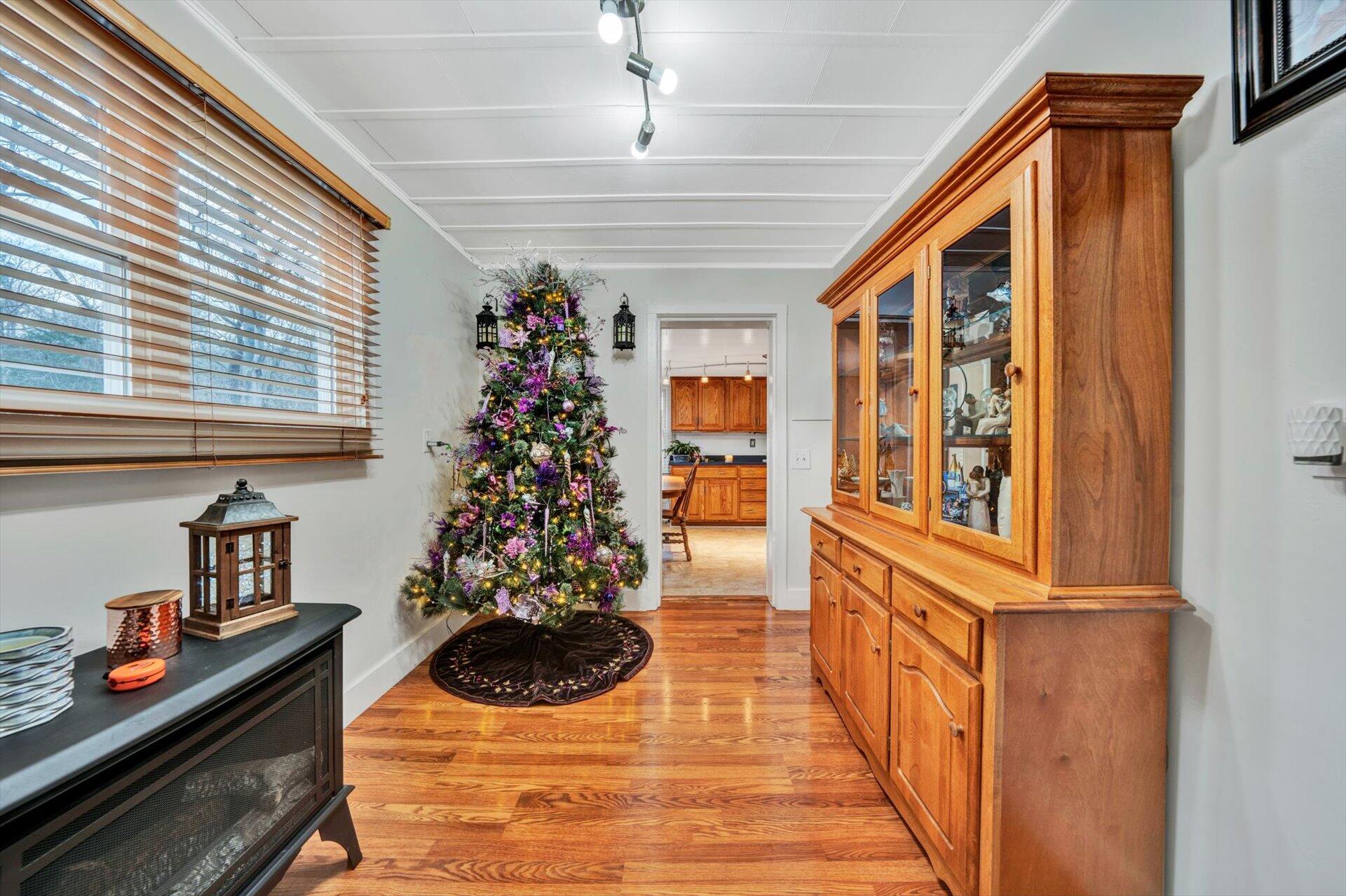 5997 Poor Mountain Road Salem, VA 24153 - Photo 8 of 28 08-DSC00325