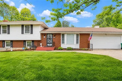 $299,950 | 881 East 1st Street, Peculiar, MO 64078