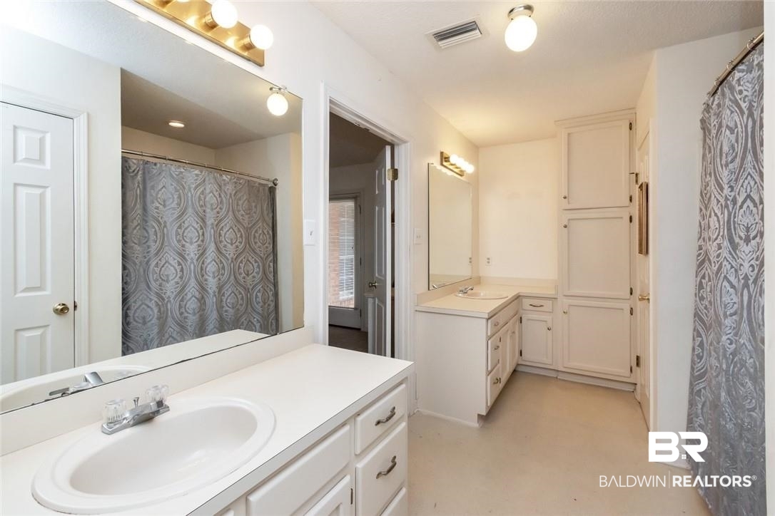 6601 Conde Court Mobile, AL 36695 - Photo 17 of 30 Bathroom featuring vanity