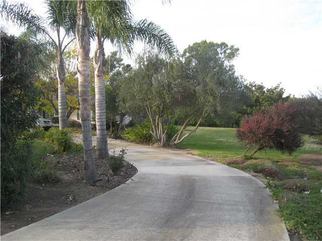 4989 Sleeping Indian Road Fallbrook, CA 92028 - Photo 5 of 8 Circular driveway