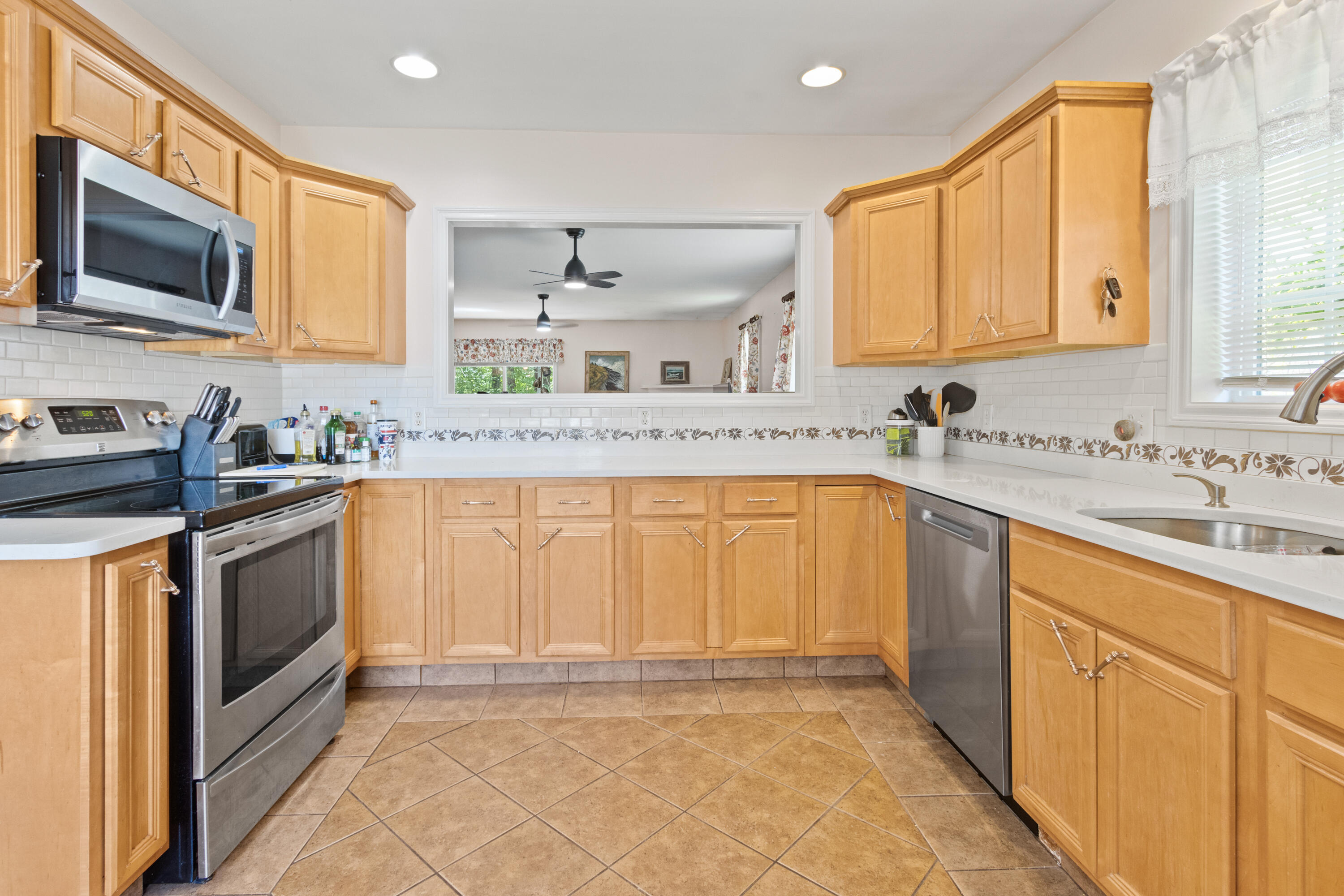 4 Kavanaugh Road, Unit 4 Old Orchard Beach, ME 04064 - Photo 8 of 38 Kitchen (2)
