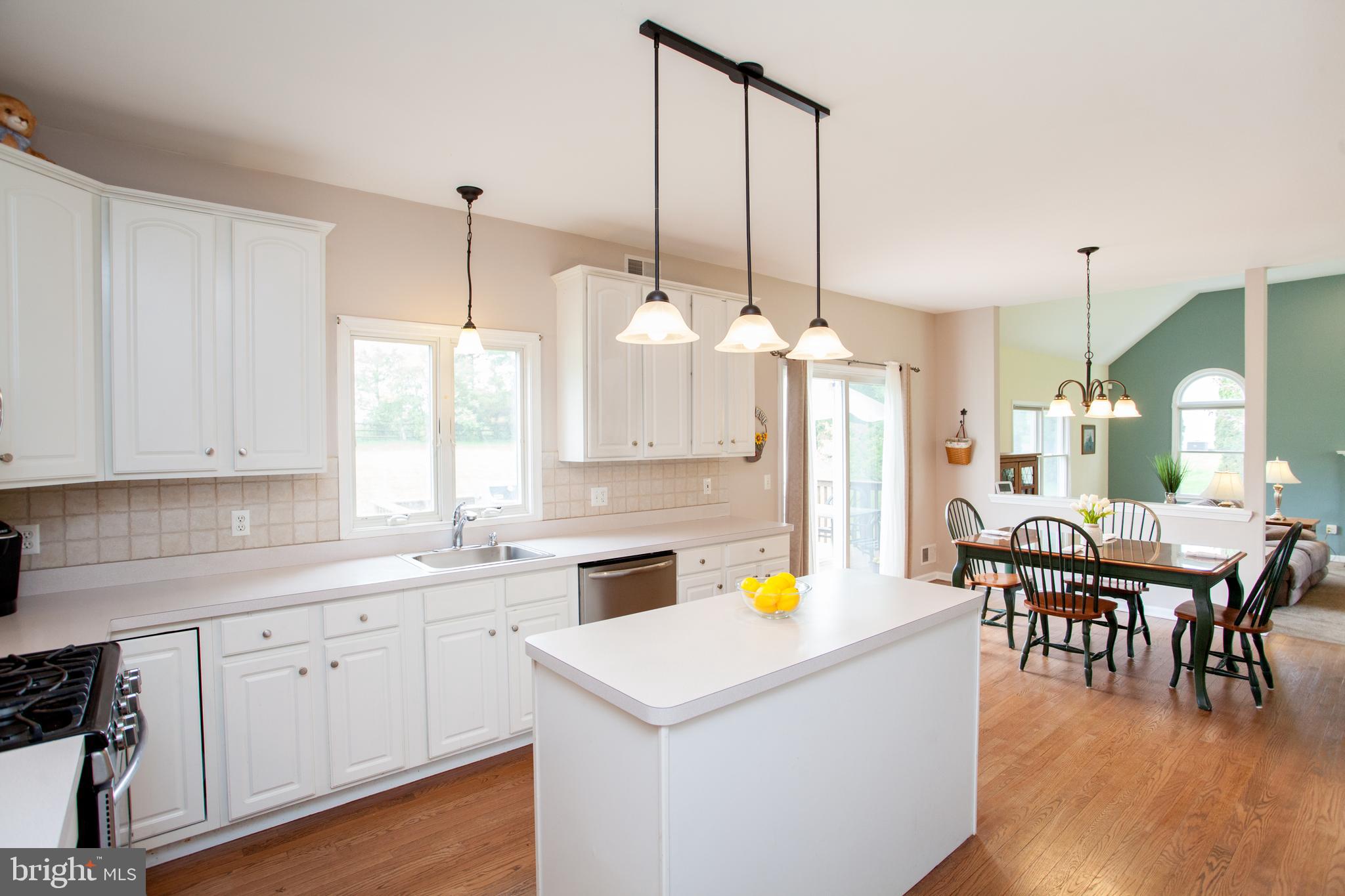 52 Rick Road Milford, NJ 08848 - Photo 14 of 42 Eat in Kitchen looking into the Great Room