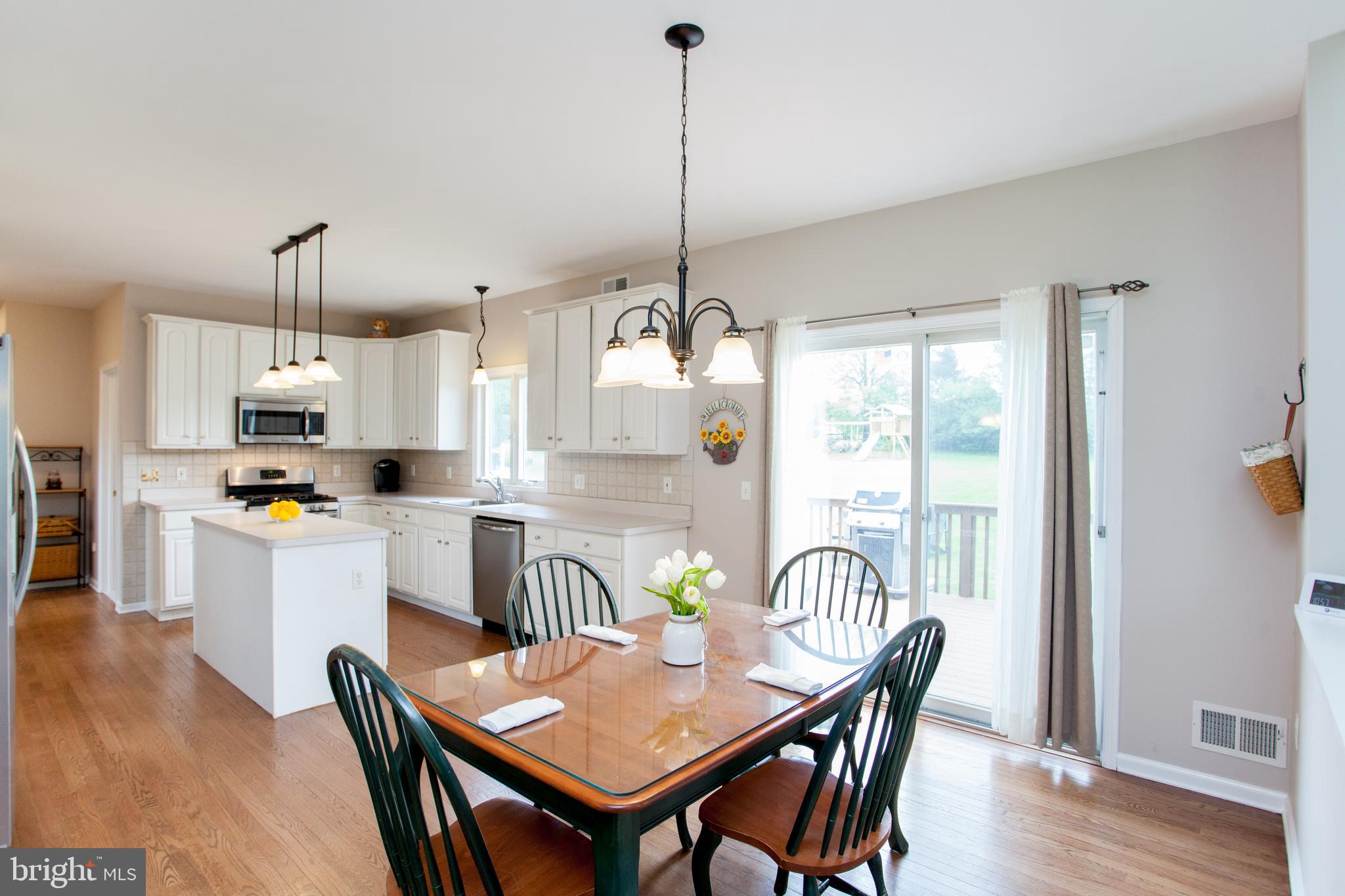 52 Rick Road Milford, NJ 08848 - Photo 9 of 42 Bright Eat in Kitchen with Wood Floors