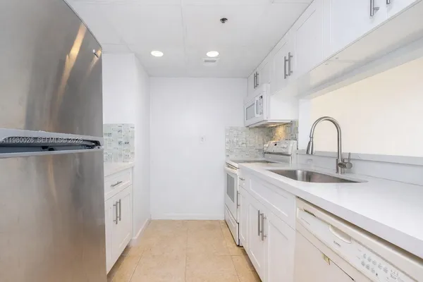 $2,875 | 7601 East Treasure Drive, Unit 2309, North Bay Village, FL 33141
