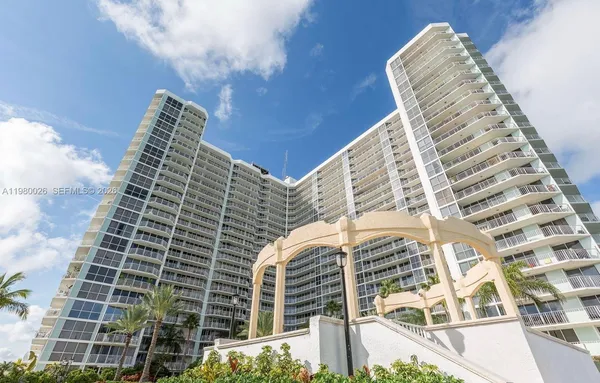 $2,875 | 7601 East Treasure Drive, Unit 2309, North Bay Village, FL 33141