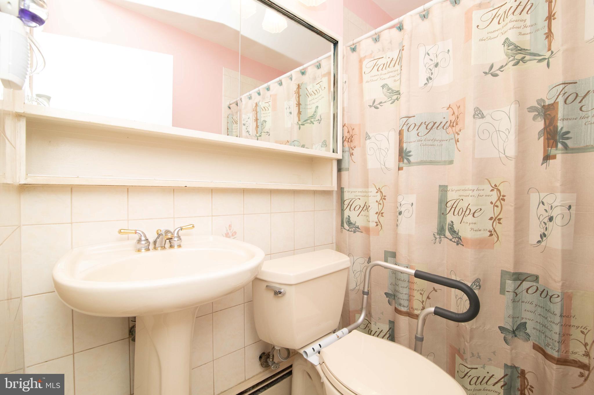 21 Conifer Road Levittown, PA 19057 - Photo 15 of 36