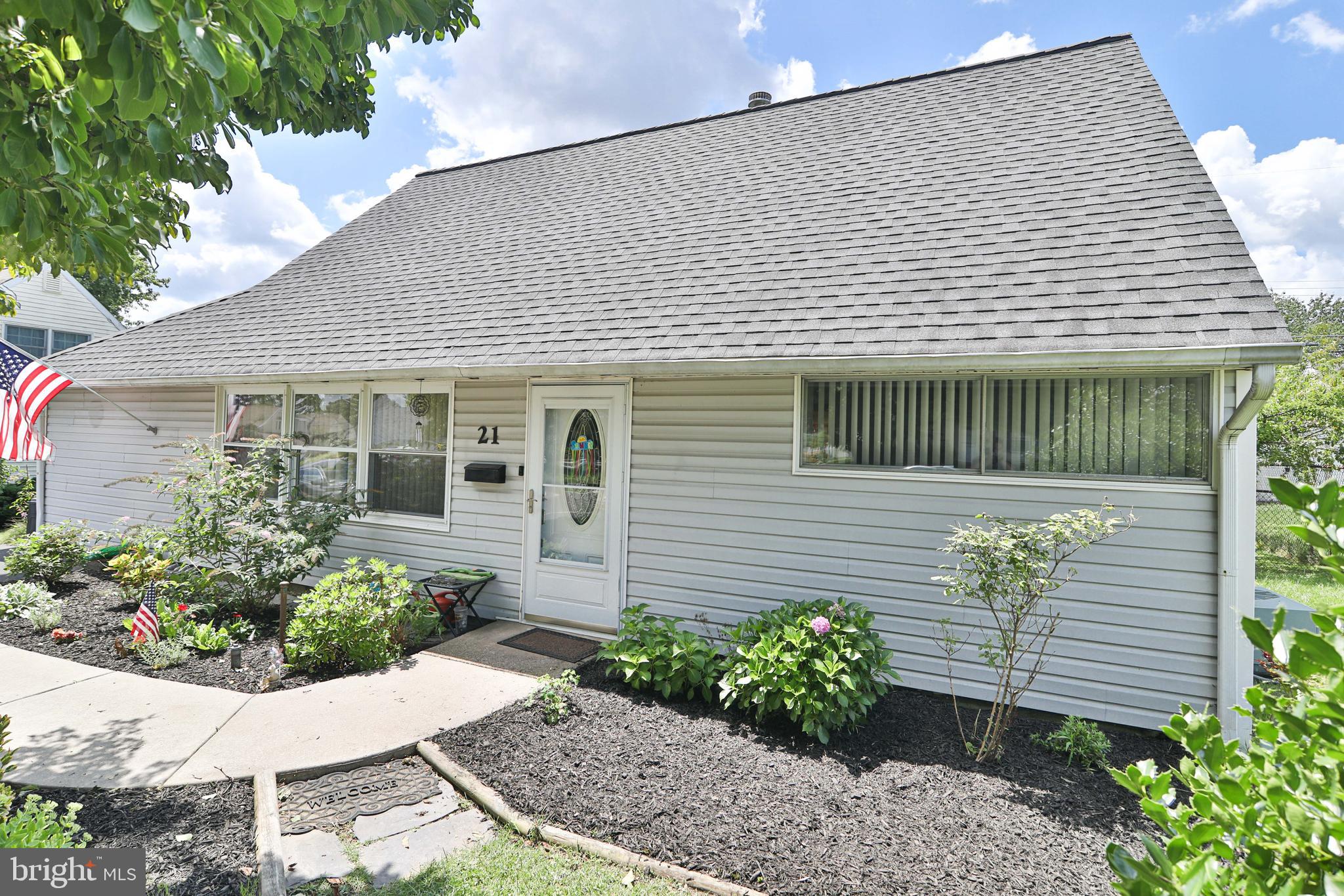 21 Conifer Road Levittown, PA 19057 - Photo 3 of 36
