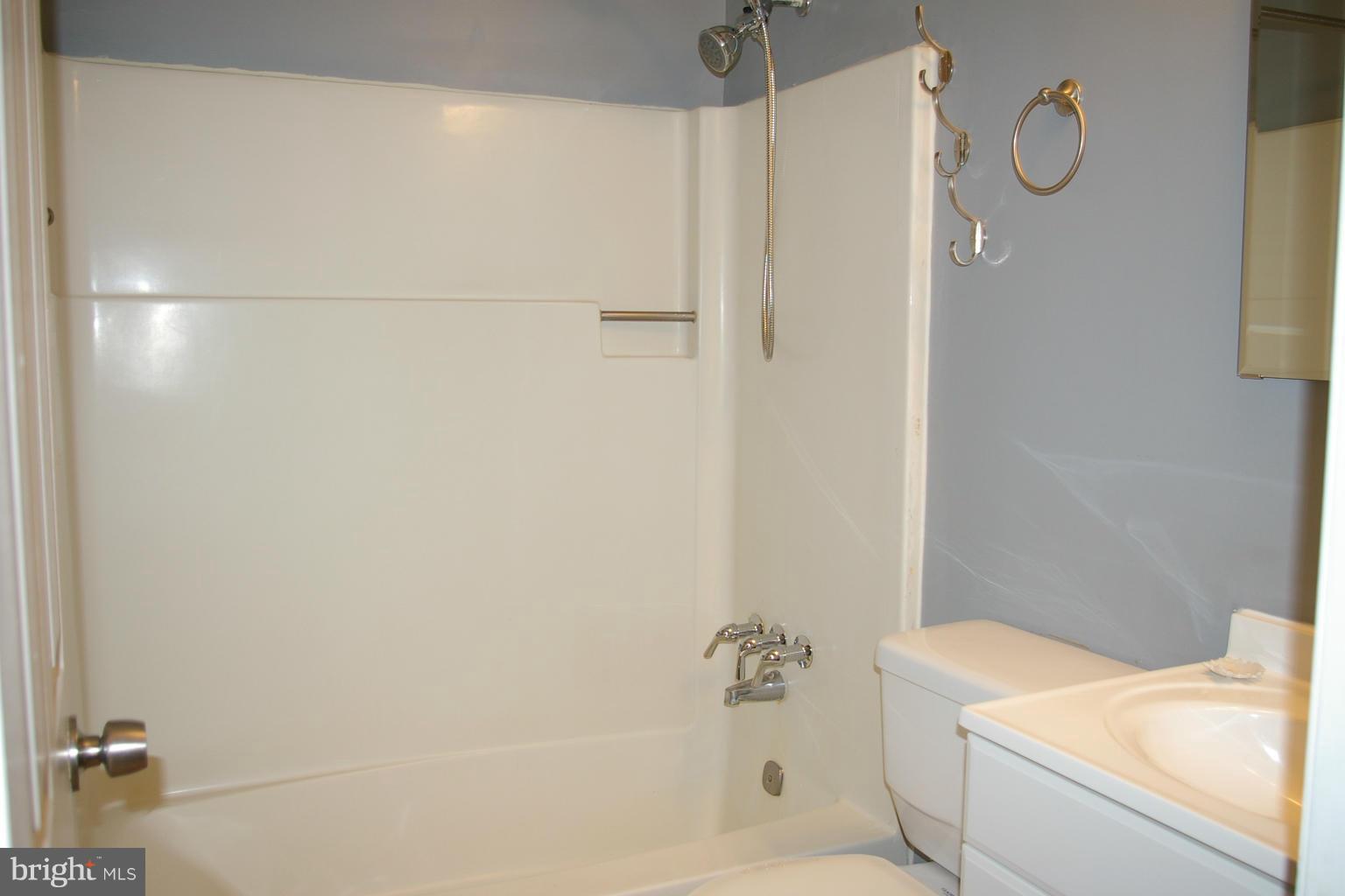 2256 Mountain Road Haymarket, VA 20169 - Photo 19 of 25 Bath