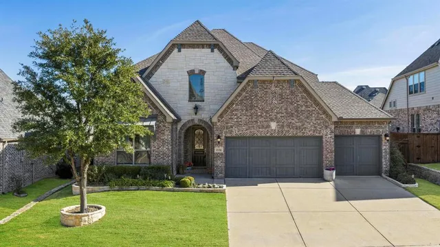 $769,000 | 1136 Broadmoor Way, Roanoke, TX 76262
