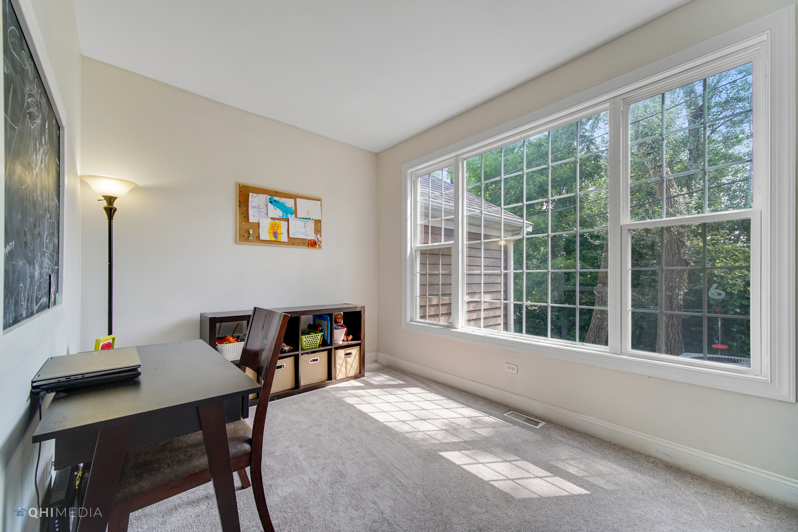 5213 Hayes Road Algonquin, IL 60102 - Photo 16 of 36 a workspace with furniture and a window