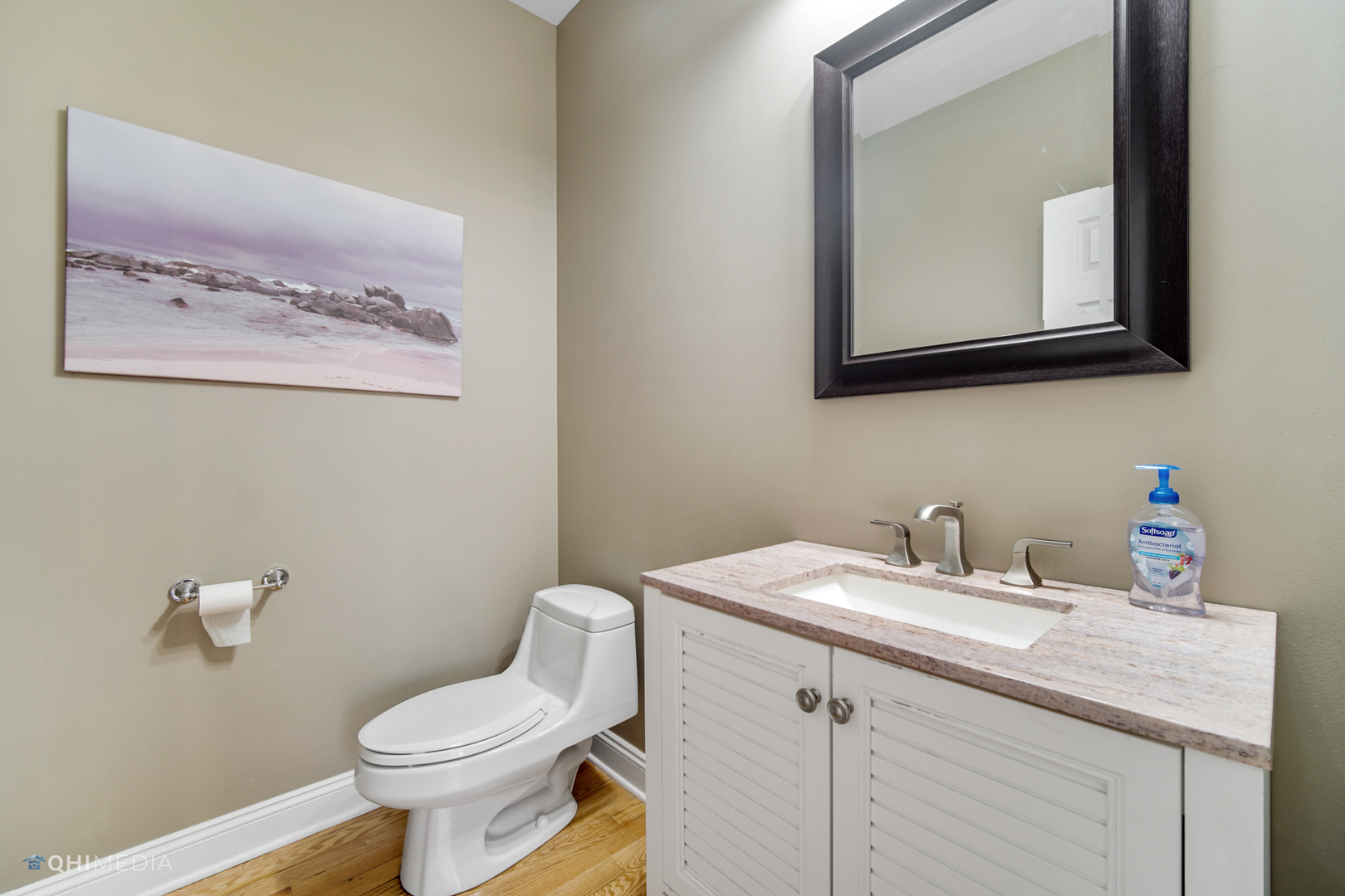 5213 Hayes Road Algonquin, IL 60102 - Photo 17 of 36 a bathroom with a toilet sink and mirror