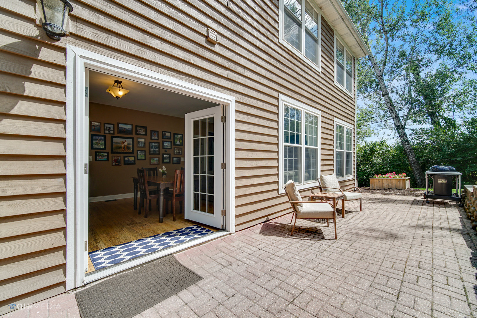 5213 Hayes Road Algonquin, IL 60102 - Photo 32 of 36 a view of living room with patio furniture and garden