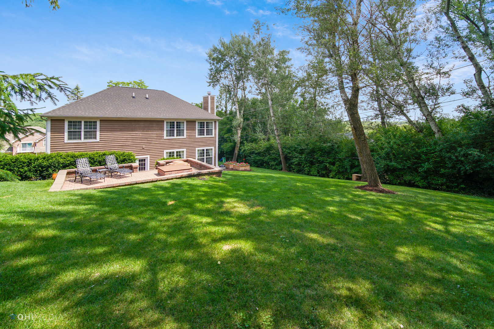 5213 Hayes Road Algonquin, IL 60102 - Photo 33 of 36 a front view of a house with garden