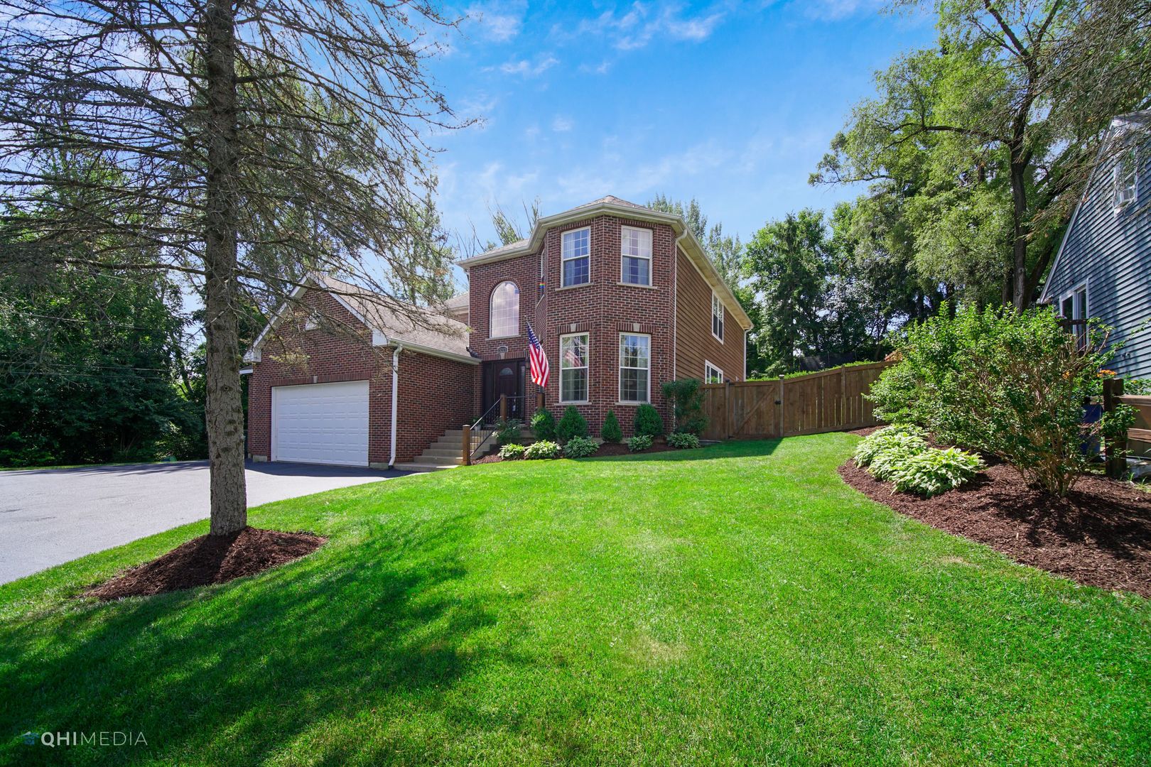 5213 Hayes Road Algonquin, IL 60102 - Photo 35 of 36 a house view with a garden space