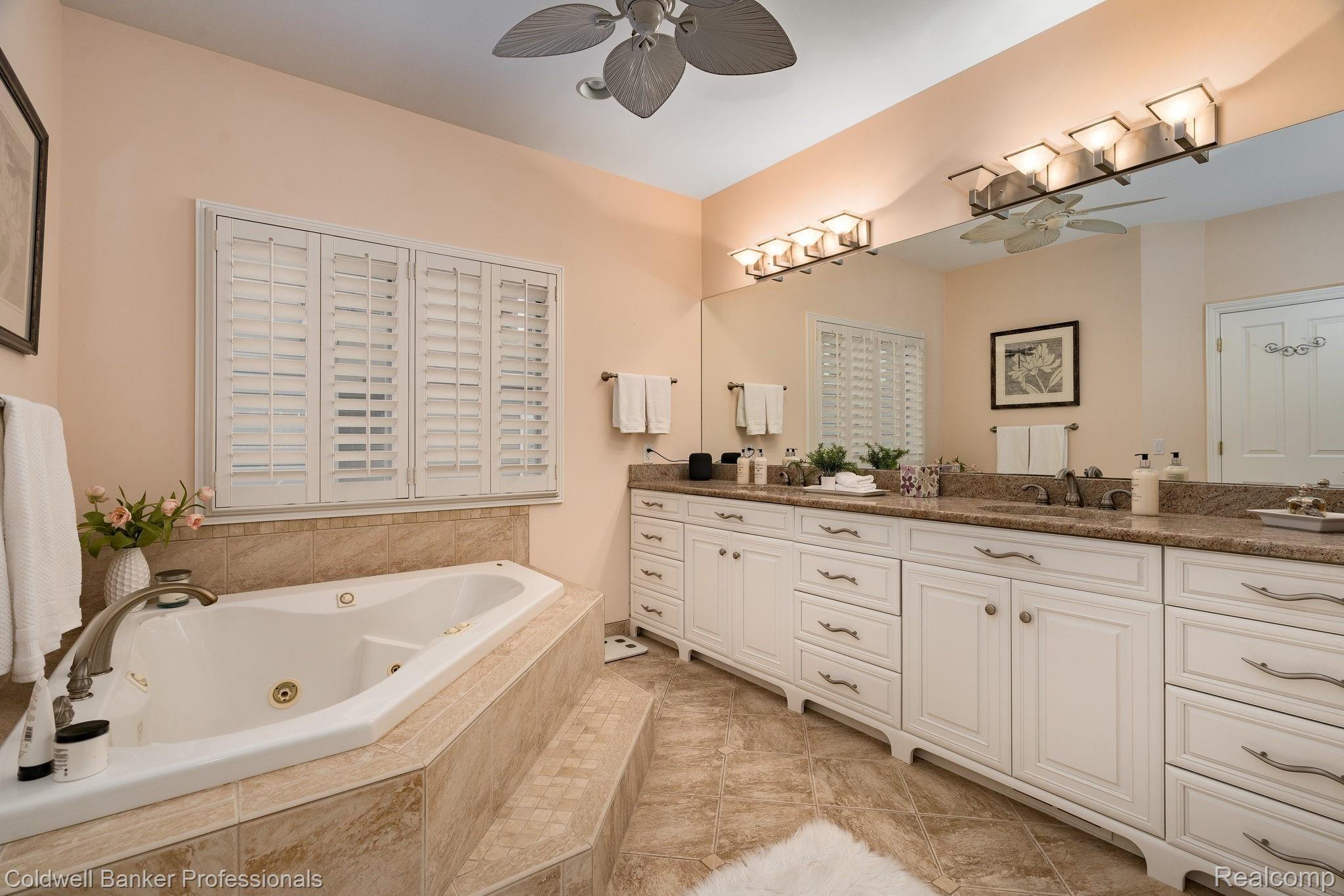 2963 Lansdowne Road Waterford, MI 48329 - Photo 25 of 51 27-web-or-mls-2963-Lansdowne-Rd-27.jpg