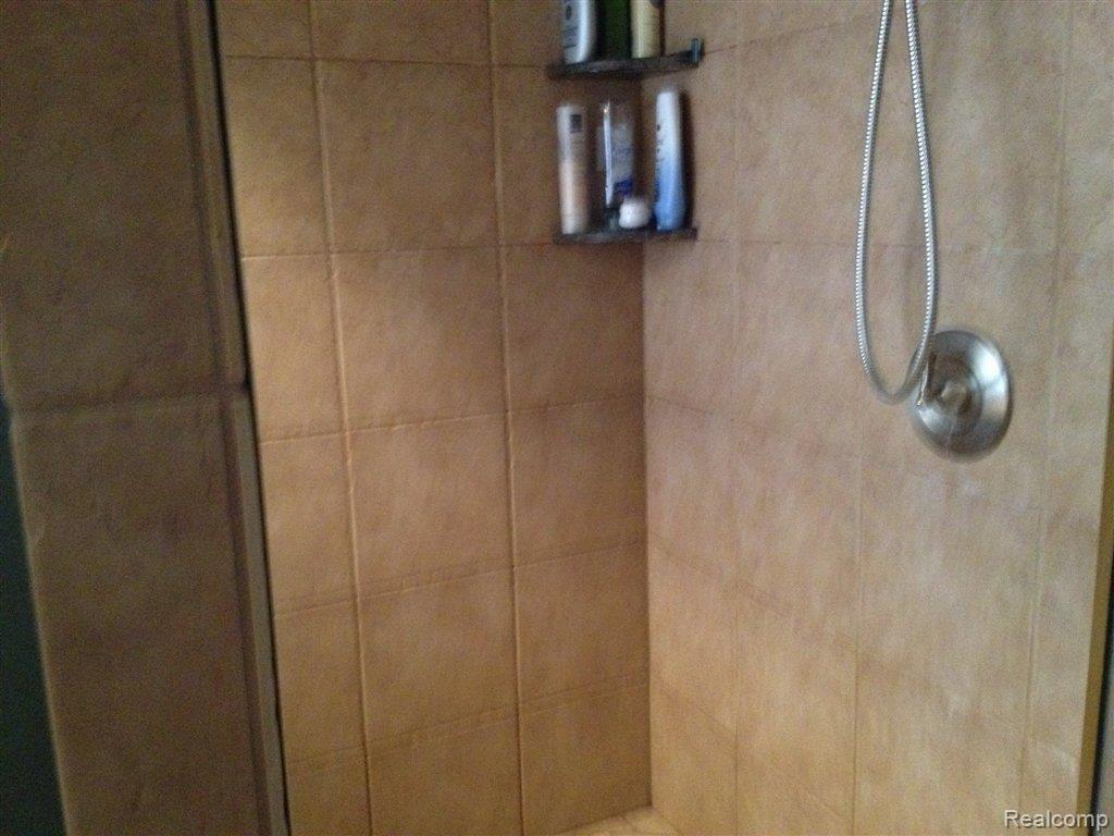 1400 East Thompson Road Holly, MI 48442 - Photo 12 of 18 086.JPG