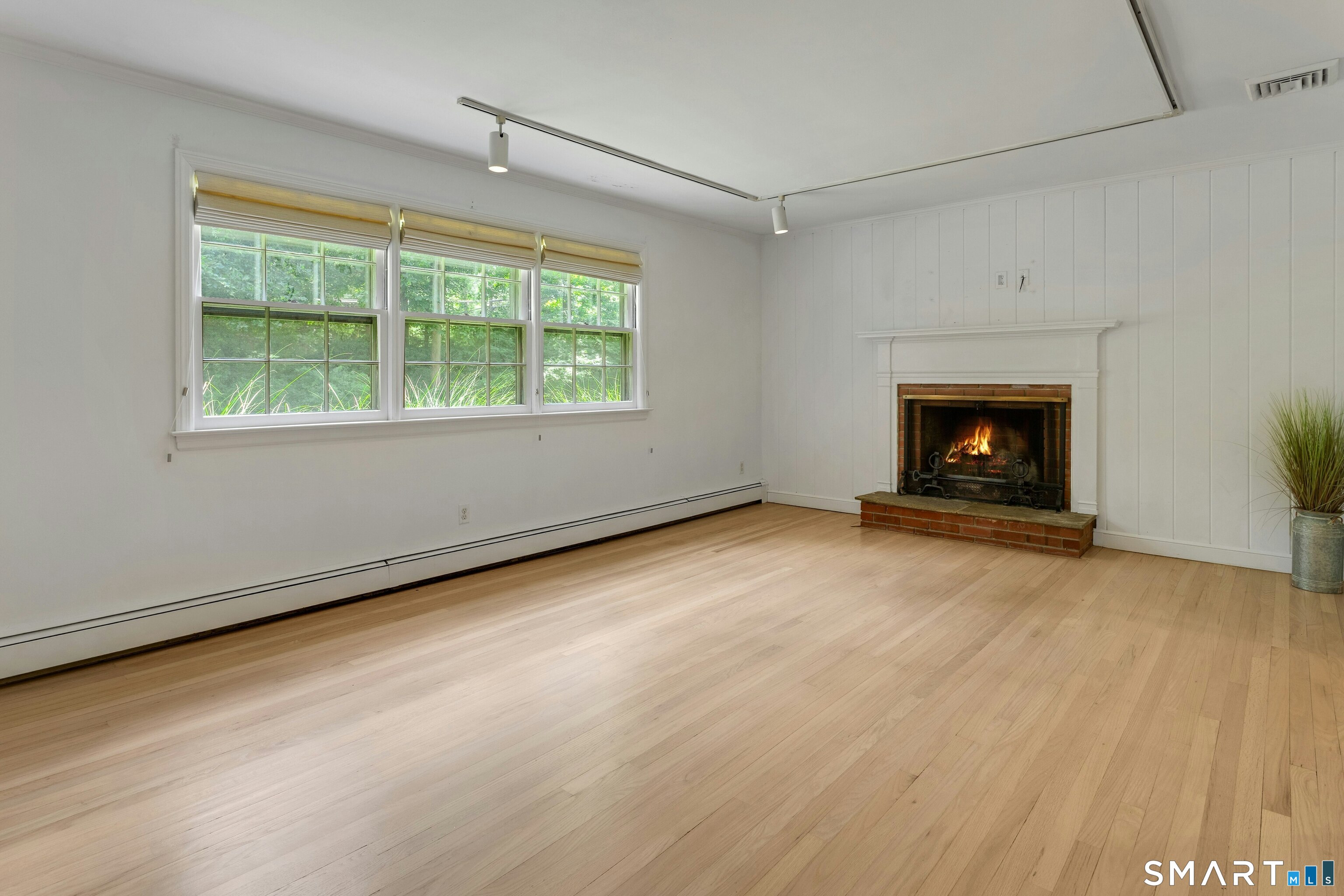 195 Range Road Wilton, CT 06897 - Photo 7 of 25 Living Room