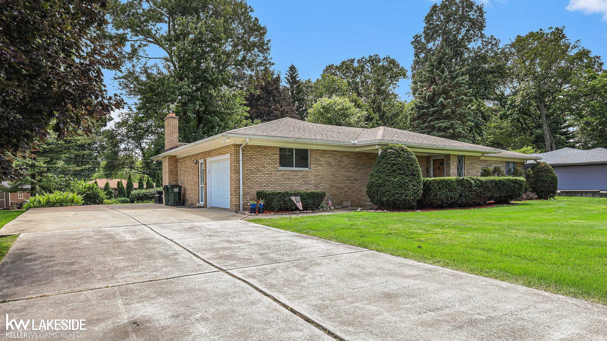 185 Montmorency Road Rochester Hills, MI 48307 - Photo 4 of 26