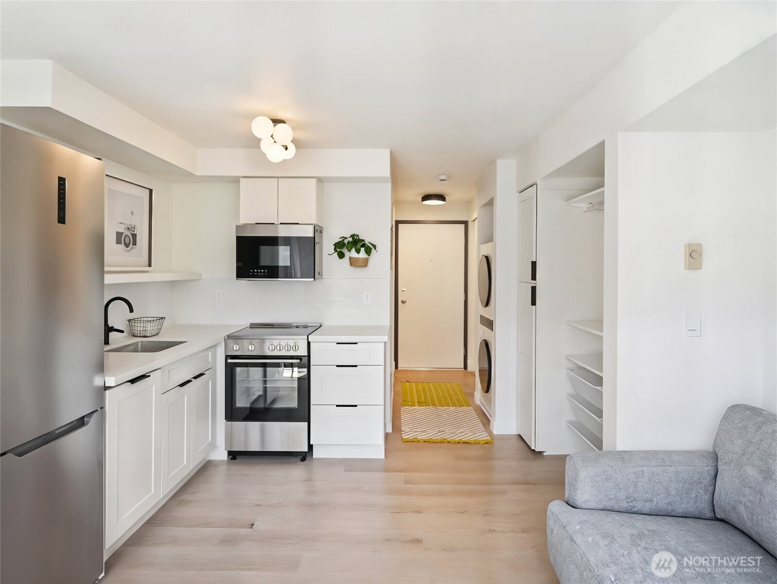 420 Valley Street, Unit W409 Seattle, WA 98109 - Photo 9 of 31