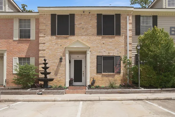 $175,000 | 2030 Plantation Drive, Unit B4, Conroe, TX 77301