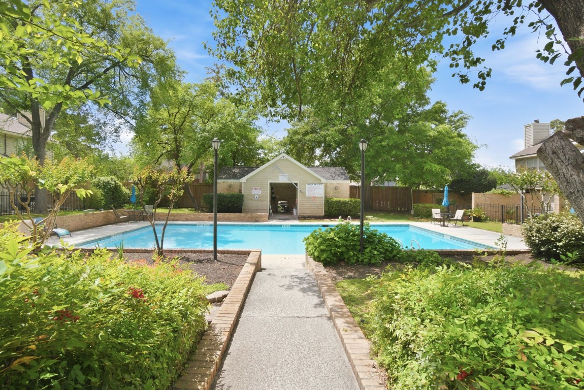 2030 Plantation Drive, Unit B4 Conroe, TX 77301 - Photo 34 of 39