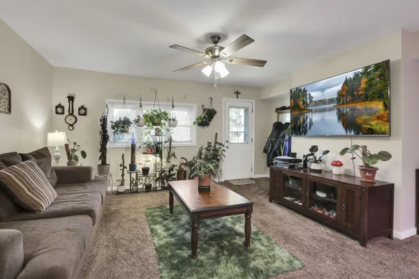 $240,000 | 18 West Center Street, London, OH 43140