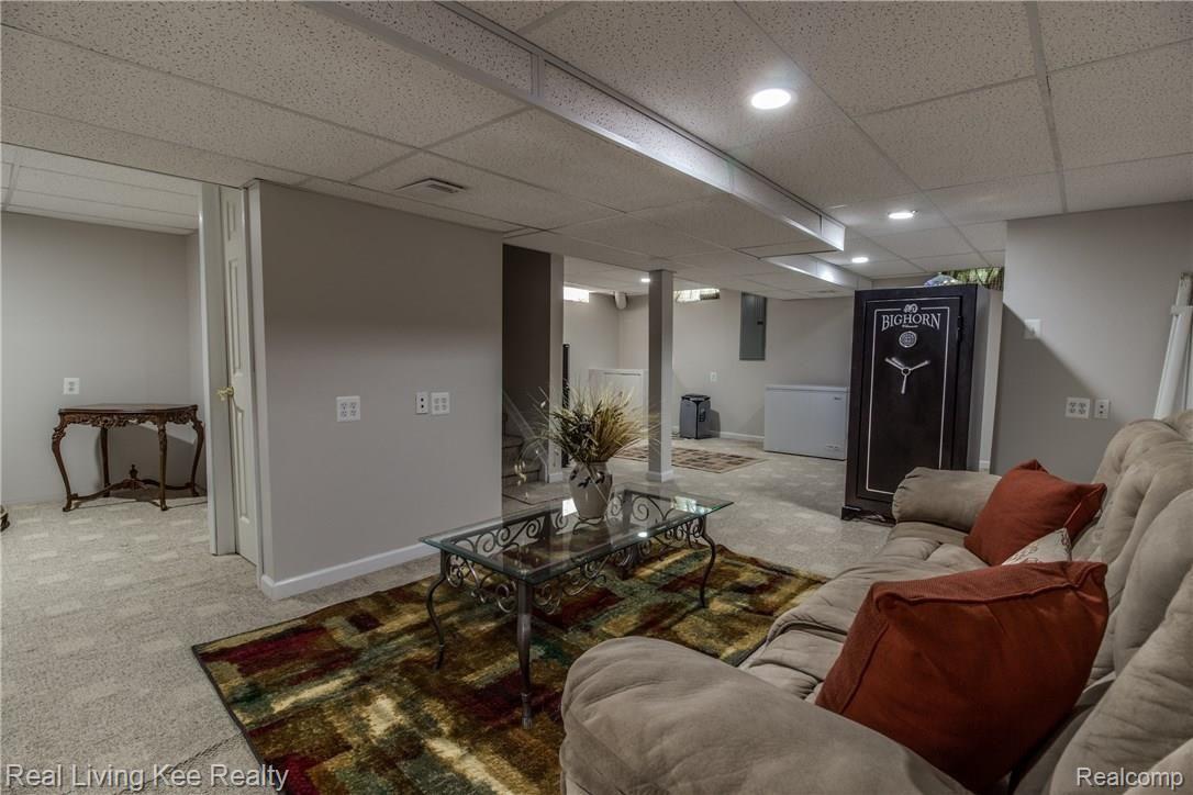 845 Downhill Lane Rochester, MI 48307 - Photo 24 of 29 24.jpg