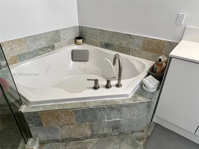 $3,000 | 2681 North Flamingo Road, Unit 1806S, Sunrise, FL 33323