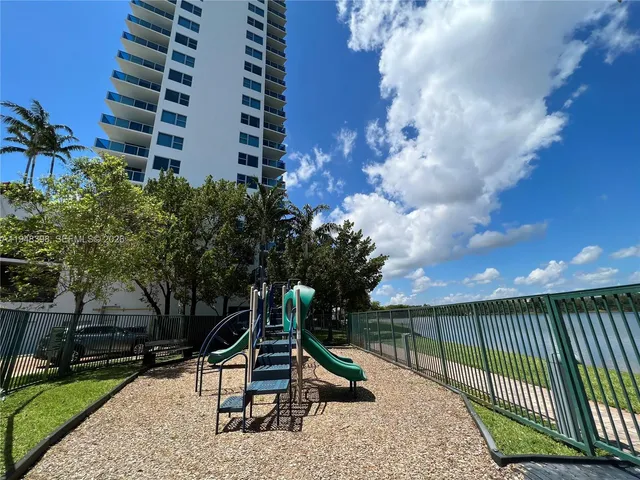 $3,000 | 2681 North Flamingo Road, Unit 1806S, Sunrise, FL 33323