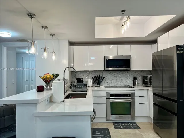 $3,000 | 2681 North Flamingo Road, Unit 1806S, Sunrise, FL 33323